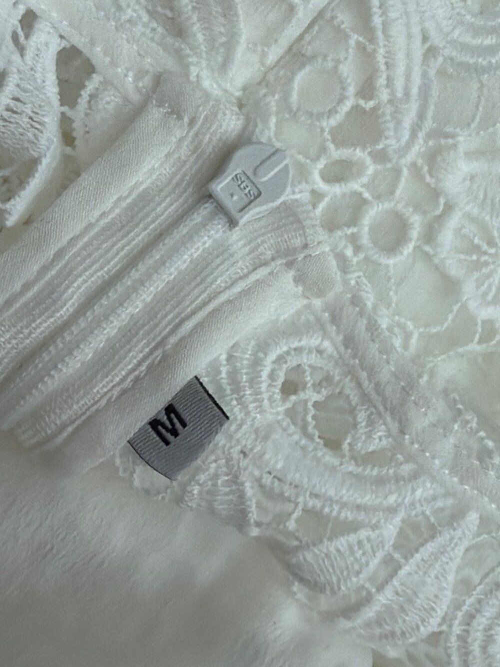 Women’s White Elegant Floral Lace Bridal Dress Size M - Picture 7 of 8